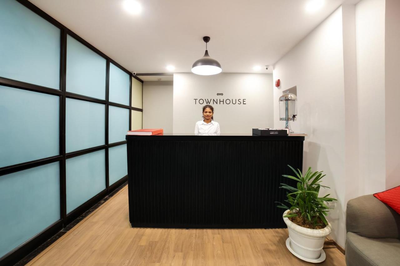 Oyo Townhouse 019 Anand Vihar Hotel New Delhi Exterior foto